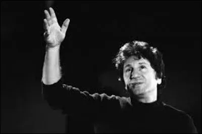 Ce grand artiste dévoila la fragilité d'une jolie fleur rouge dans une très émouvante chanson d'amour. De quelle fleur est-il question ?