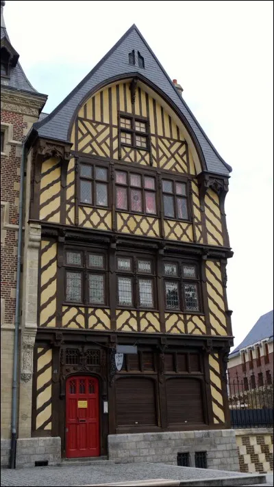 Où se trouve cette ancienne maison ?