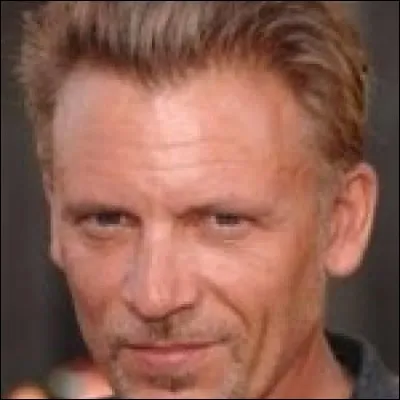 Quelle est la passion du beau-père d'Anastasia ?