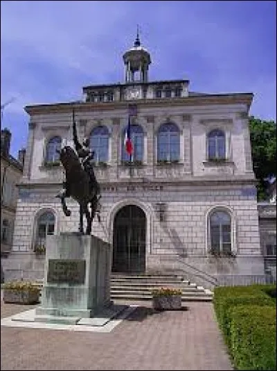 Les habitants de Vaucouleurs (Meuse) sont des ...