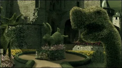 Comment s'appelle la femme qui accueille Edward ?