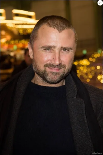 Qui a retenu Alex prisonnier ?