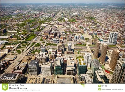 Tree Hill est la ville où vivent les adolescents de quelle série ?