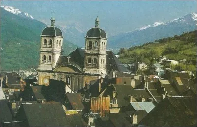 Il y coule un ruisseau, la Gargouille, c'est la ville de :