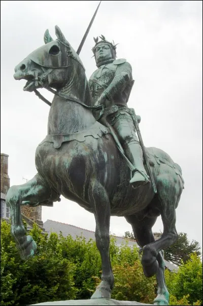 De quel roi de France, Bertrand Du Guesclin était-il contemporain ?