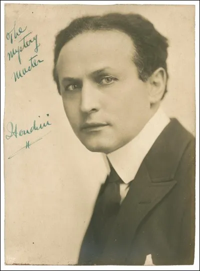 Sous quel nom était mieux connu Ehrich Weiss ?