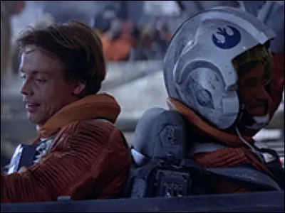 Qui est le copilote de Luke lors de la bataille de Hoth ?