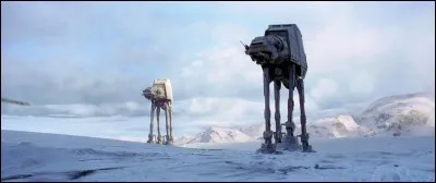 Que lance Luke dans le quadripode impérial pour le détruire lors de la bataille de Hoth ?
