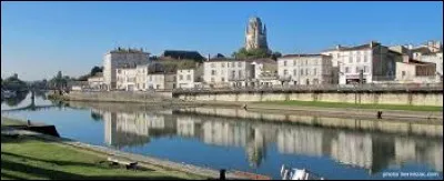Comment appelle-t-on les habitants de Saintes (Charente-Maritime) ?