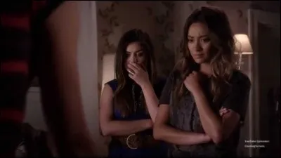 Jonas accepte de donner tout ce qu'il sait sur -A à Aria et Spencer en échange de tout l'argent que Viviane devait à Jonas. Combien lui devait-elle ?