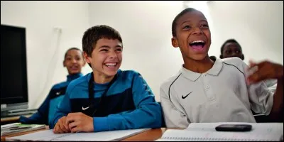 Qui est ce jeune &eacute;l&egrave;ve, &agrave; droite, devenu c&eacute;l&egrave;bre par la suite ?