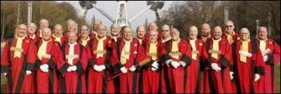 Et voici la/le/les R.C.C.B., qui f&ecirc;te(nt) ses/leurs 50 ans d'existence ! Que signifie donc ce sigle ?