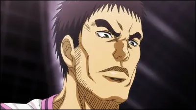 Quel est le nom du capitaine de l'équipe de basket ?