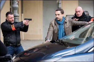 À qui Adam reproche-t-il son arrestation ?