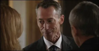 Comment s'appelle le directeur du centre renaissance (où Fred et Alice veulent faire interner leur fils Désiré) ?