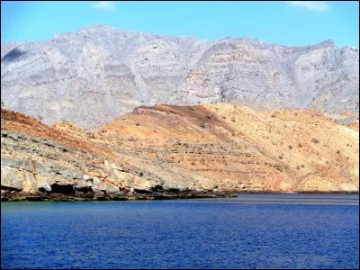 Le littoral nord de cette péninsule (voir question 9) est déchiqueté et composé d'une multitude d'îles. De ce fait et de par sa formation géologique, cette région est surnommée en référence à un pays d'Europe. Lequel ?