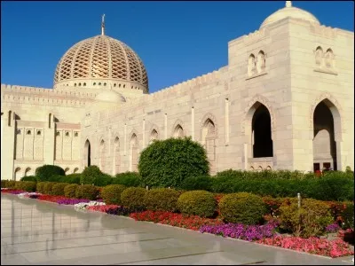 Environ 80% des Omanais pratiquent un courant de l'Islam particulièrement tolérant, ce qui rend le pays accueillant pour tous. Quel est ce courant ?