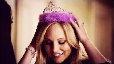 Pourquoi porte-t-elle une couronne ?