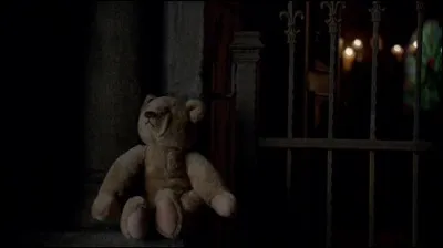 Comment s'appelle sa peluche ?