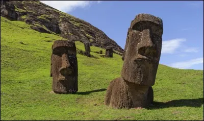 Combien de statues comporte l'&icirc;le de P&acirc;ques ?