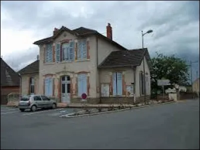 Commune de l'aire urbaine Vichyssoise, en Montagne Bourbonnaise, Molles se situe dans le département ...
