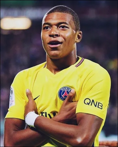 Quel est le numéro de Mbappé ?