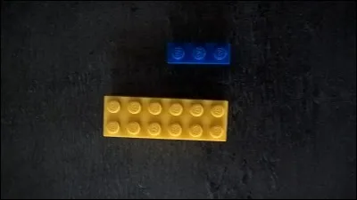 Quelle fraction du Lego jaune le Lego bleu représente-t-il ?