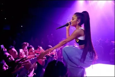 Qu'emporte-t-elle tout le temps dans son sac ?