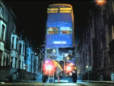 Combien Harry paye-t-il le bus dans le 3e film après avoir vu un loup ?