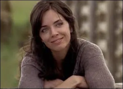 Comment se nomme l'actrice qui incarne Lou ?