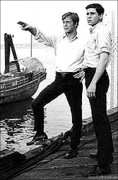 Qui interprète les frères Hardy dans le téléfilm de 1967 "Le Mystère de la jonque chinoise" ?