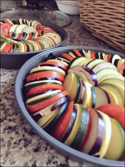 Je suis un ingrédient nécessaire pour faire une ratatouille. Qui ment ?