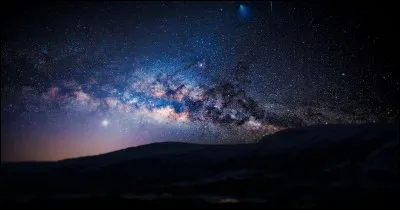 Retrouvez la femme ayant chanté "Elle est comme les étoiles
".