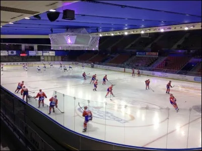 Les hockeyeurs la connaissent ! Quel nom porte la patinoire de Lyon ?