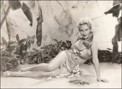 De quelle nationalité était Mae West ?