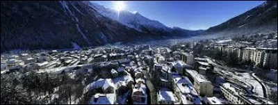 La ville de Chamonix se trouve au pied du Mont Blanc. Dans quel département se trouve-t-elle ?