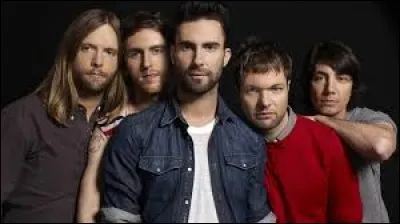 Comment s'appelle le leader du groupe Maroon 5 ?