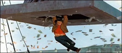 True or false ?
~~~~~~~~~~~

« The maggot is inside the statue of Liberty » signifie littéralement « Le magot est dans la statue de la Liberté »...