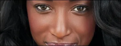 Elle a été chroniqueuse dans le talk-show « Le Grand 8 », puis dans l'émission « Les Terriens du dimanche » et a également participé à « Danse avec les stars », tout comme son compagnon Vincent Cerutti.

Vous l'avez probablement reconnue, elle se nomme...