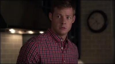 Avec qui est-il sorti ?