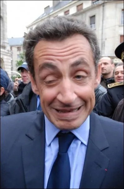 Nicolas Sarkozy est-il un menteur ?
"Dès demain, on va nettoyer au Kärcher la cité. On y mettra les effectifs nécessaires et le temps qu'il faudra, mais ça sera nettoyé". Cette phrase a été prononcée par Nicolas Sarkozy le 19 juin 2005, dans la cité des 4 000 à la Courneuve.