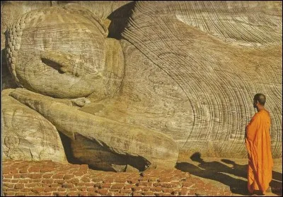 Dans quel pays peut-on voir ce bouddha couché, statue de 14 m ?