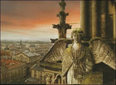 Quelle est cette cathédrale dont la façade compte quelque 2 300 statues ?