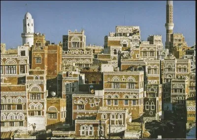 Quelle est la ville qui, selon la légende, aurait été fondée par Sem, l'un des fils de Noé ?