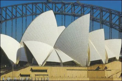 Combien de temps a duré la construction de l'opéra de Sydney ?