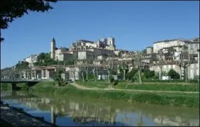 Comment appelle-t-on les habitants de Auch (Gers) ?