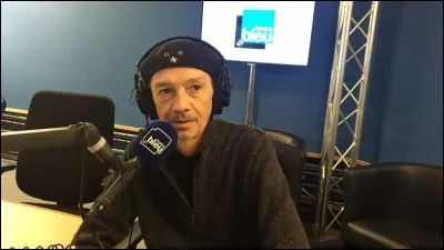 Dans la chanson Papa : "Il m'a laissé veiller devant les films que j'aimais bien. Il m'engueule jamais, le pire c'est quand (...)."