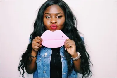 Qui est cette youtubeuse ?