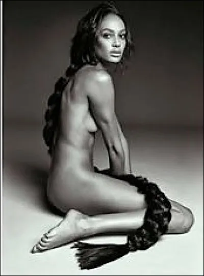 L'histoire du roman d'Héliodore (IIIe siècle), raconte l'histoire de cette princesse d'Éthiopie abandonnée par ses parents qui deviendra prêtresse de la déesse Séléné à la place de sa mère Persina. Qui est-elle ?