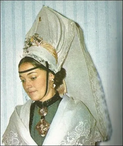 De quelle région française est cette coiffe ?